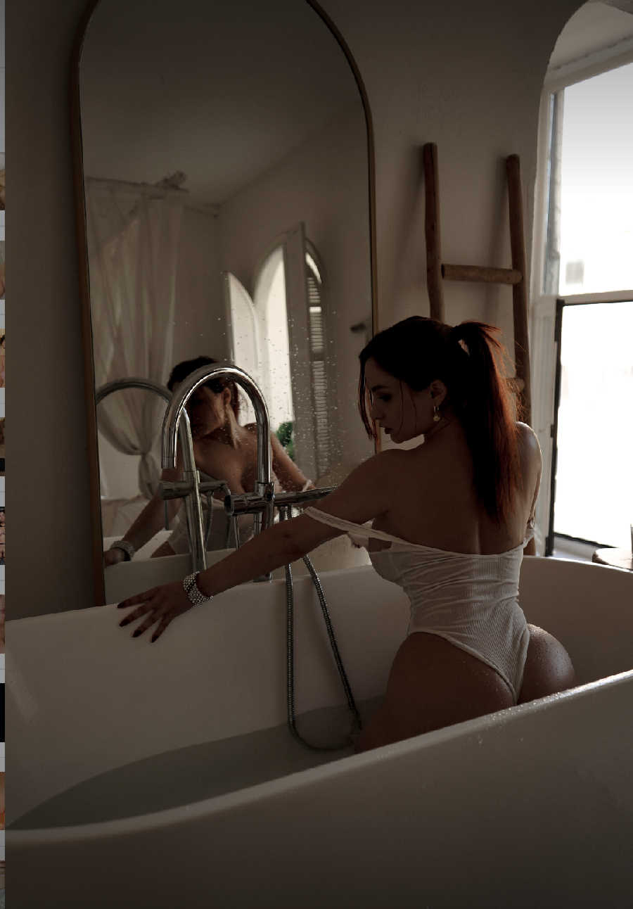 A playful frame from Miranda Faith nude — online in Bogota