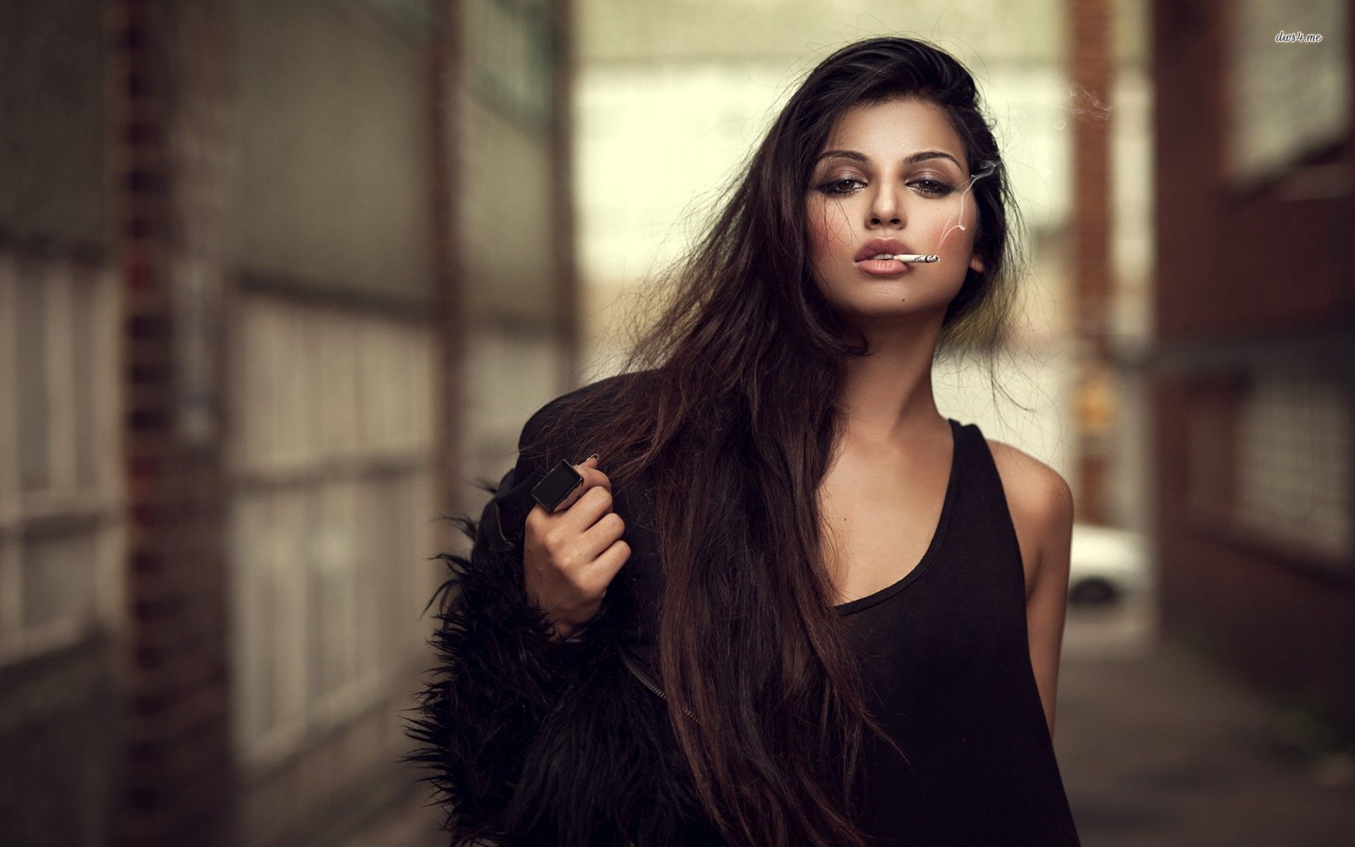 A playful frame from Sassy girls — online in Bogota