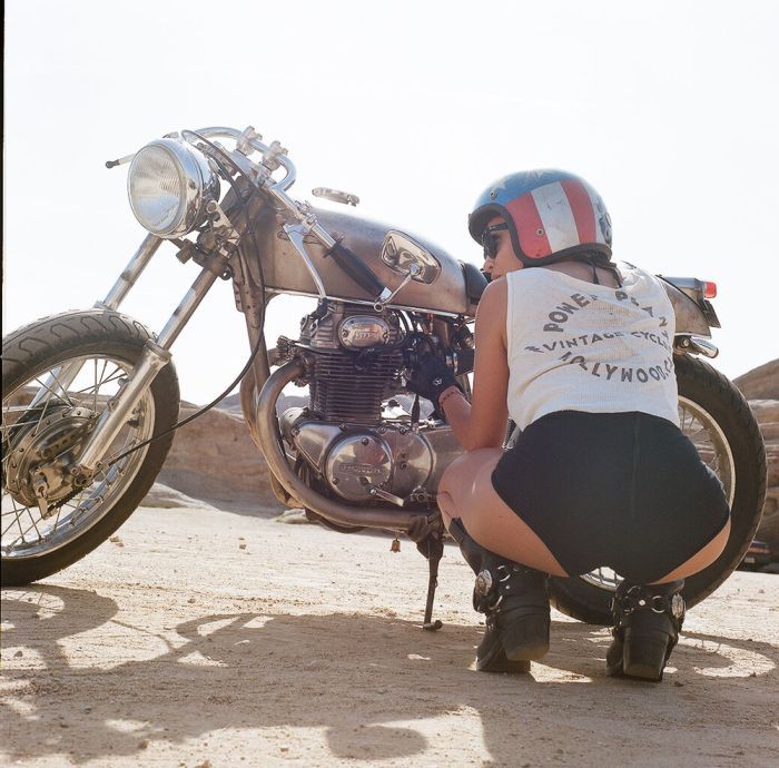 A playful frame from Girls on a motorcycle — online in Bogota