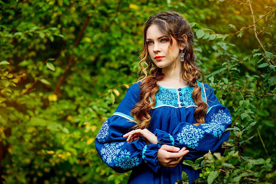 Sexy photo Women in Slavic costumes