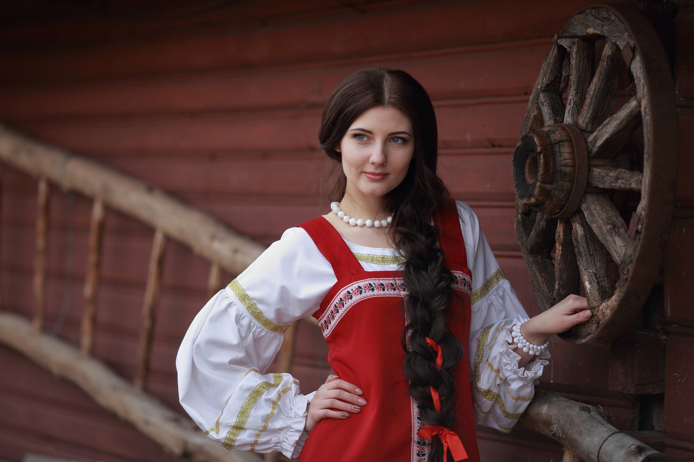 Girls in Slavic costumes’s look of the day — catch her live in Bogota