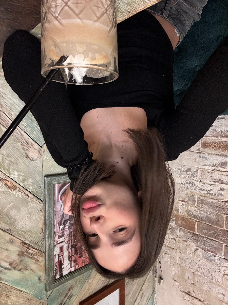 Fresh photos, fresh mood — Tina online in Bogota